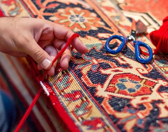 خدمات تخصصی و حرفه ای رفوی فرش در قالیشویی هروی
